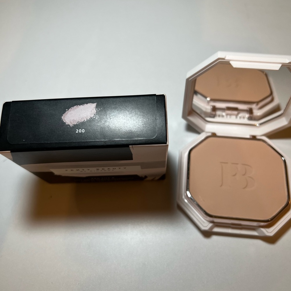Fenty Beauty Pro Filt'r Soft Matte Powder Foundation NIB